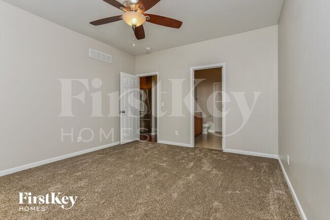 Building Photo - 304 Country Trail Dr