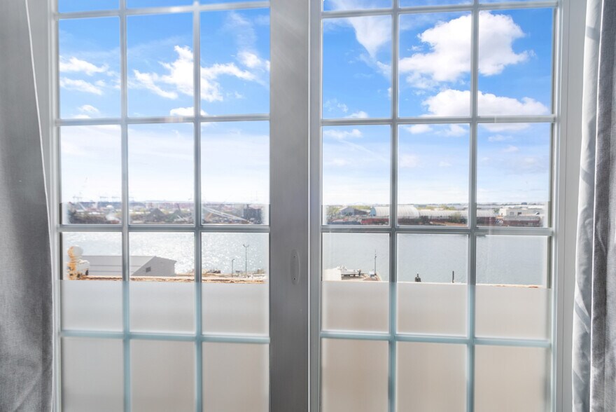 Building Photo - 100 Shearwater Ct E