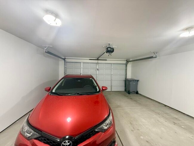 Building Photo - 38 N Northshore Dr