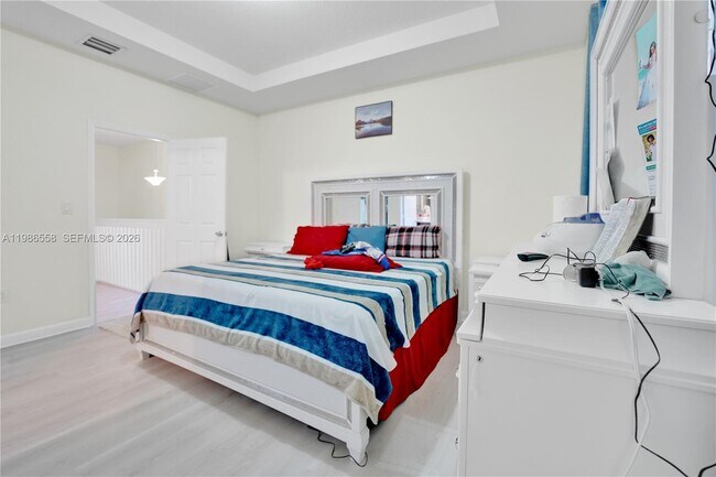 Building Photo - 101 NE 37th Pl