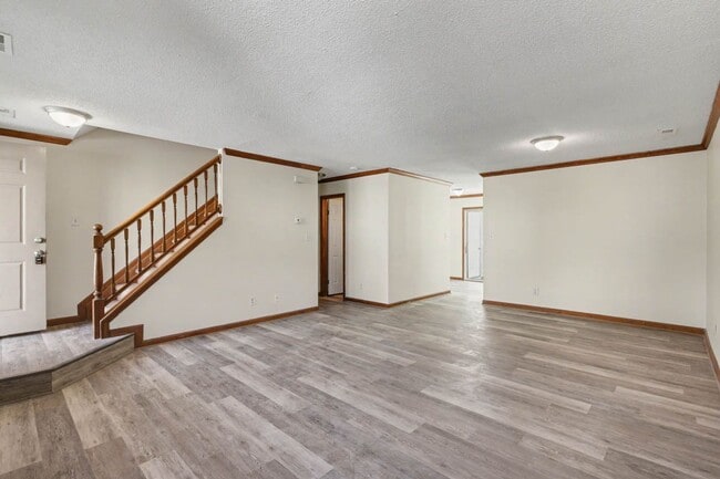 Building Photo - Updated 2BR Home Near Transit with Private Fenced Yard in Newport News