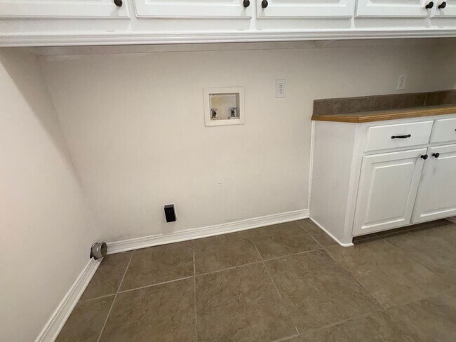 Building Photo - For Rent in Brandon School District!