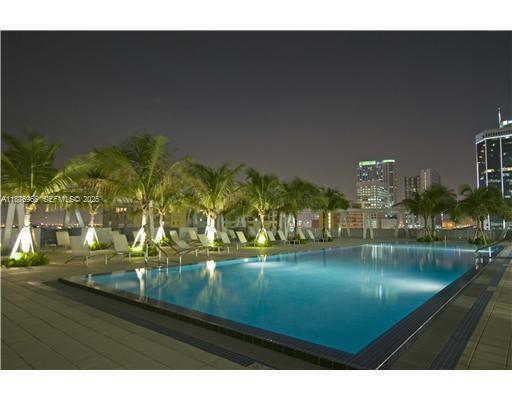 Building Photo - 1111 SW 1st Ave