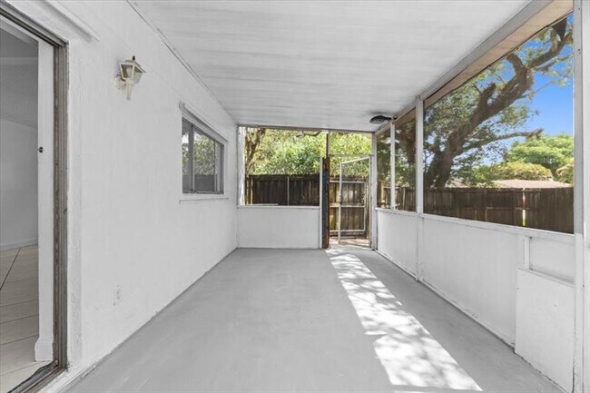 Building Photo - 5410 SW 43rd Terrace