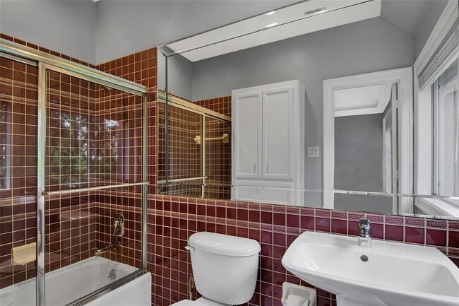 Building Photo - 3106 Sackett St