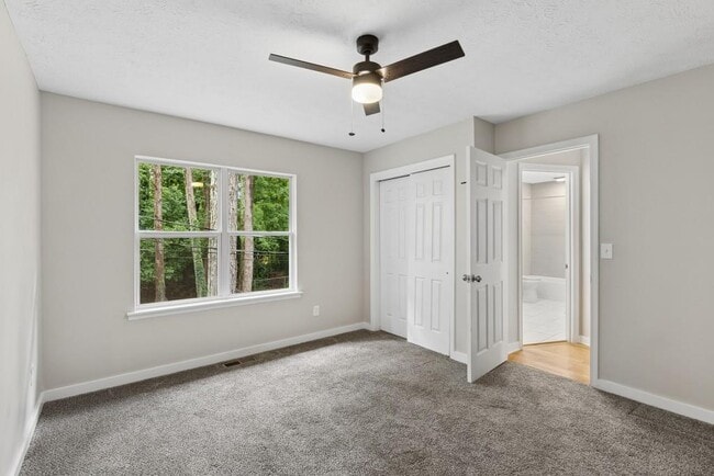 Building Photo - 4930 Farmstead Ct NE