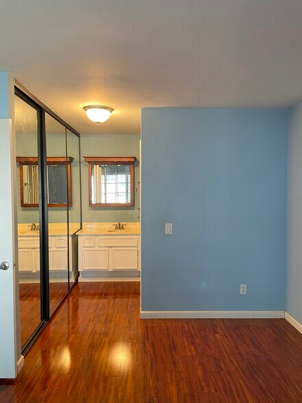 Building Photo - 8594 Summerdale Rd
