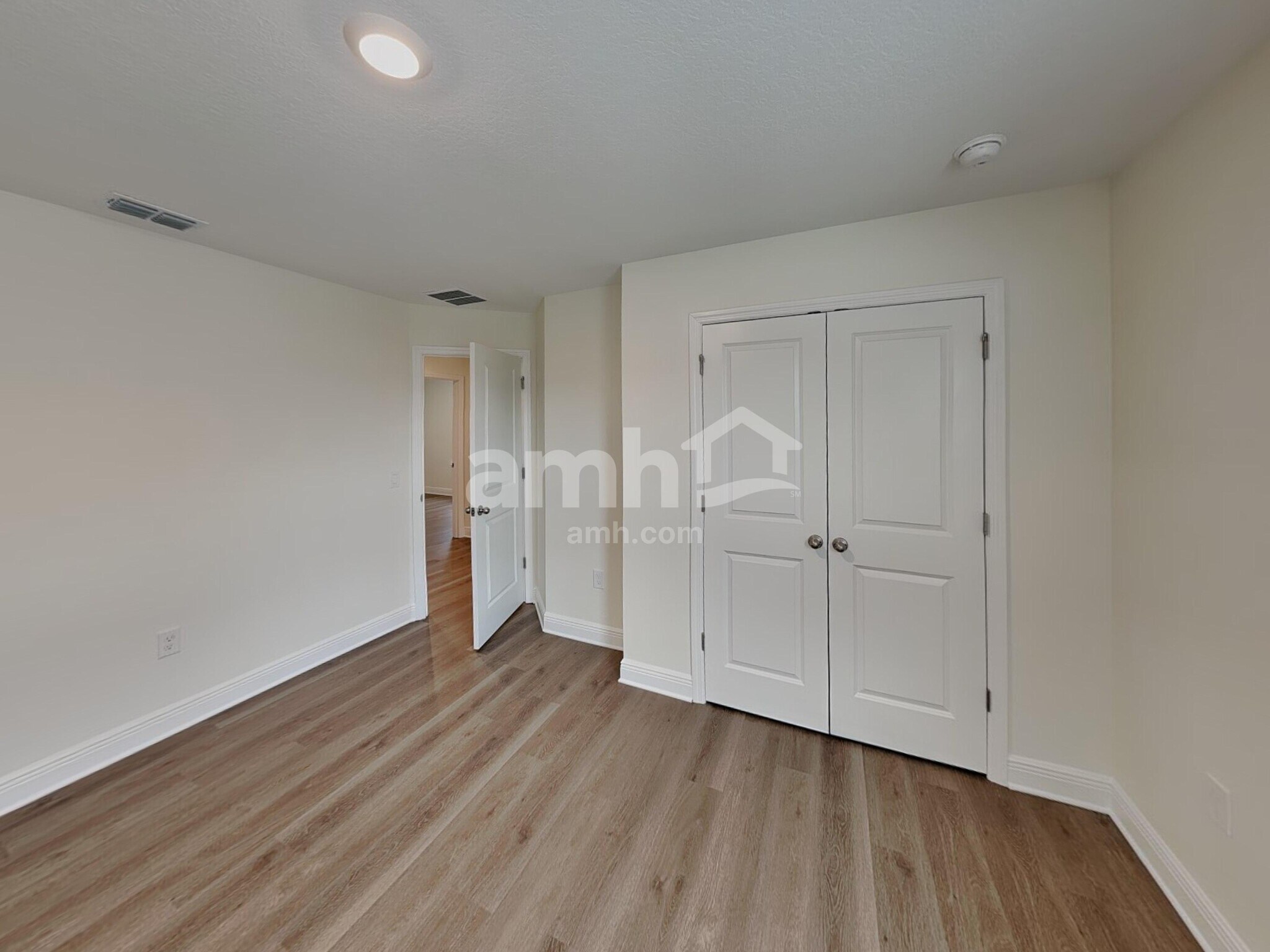 Building Photo - 6004 Pinewood Ests Dr