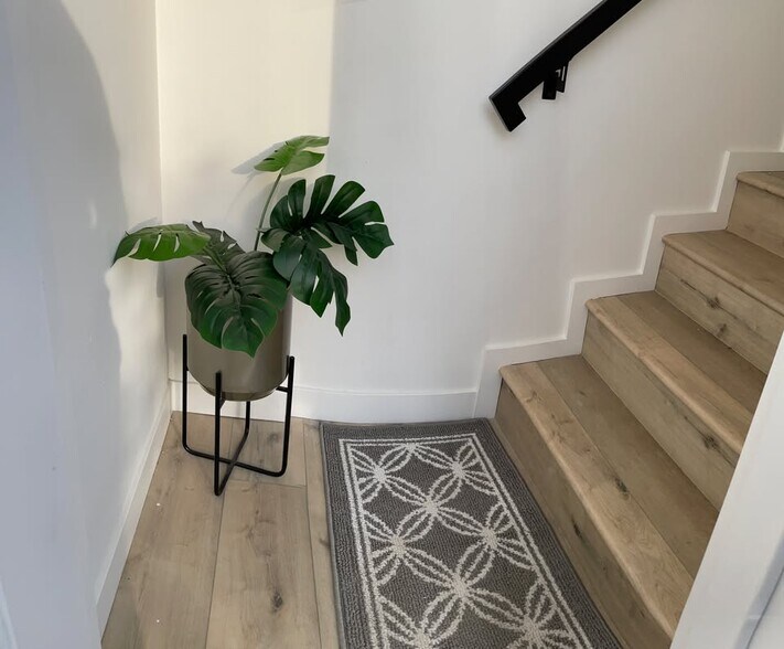 Building Photo - 6124 Alcove Ave
