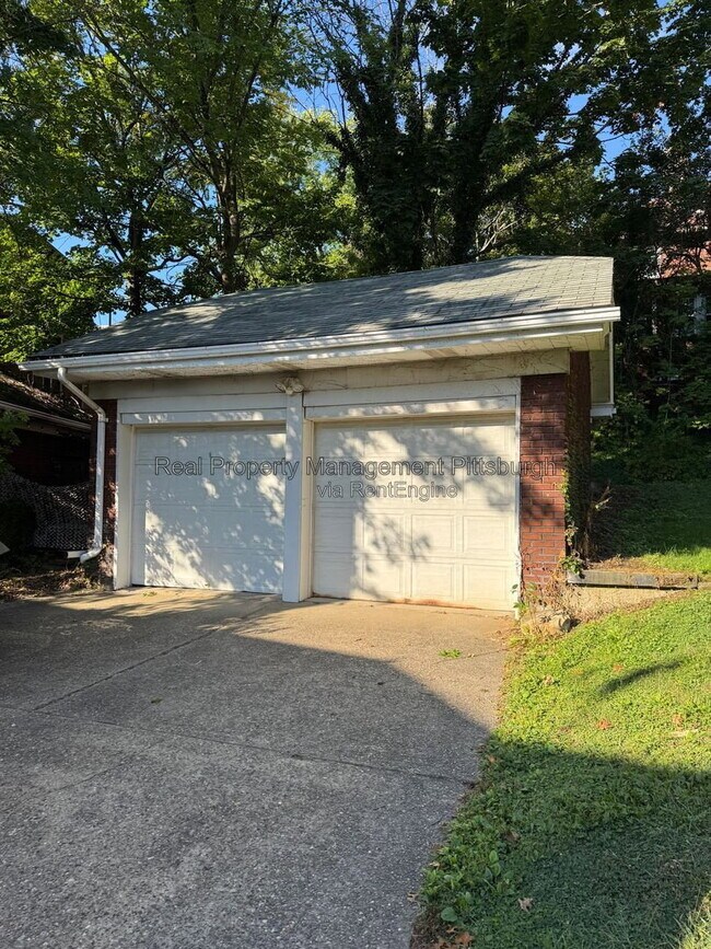 Building Photo - 107 N Meadowcroft Ave