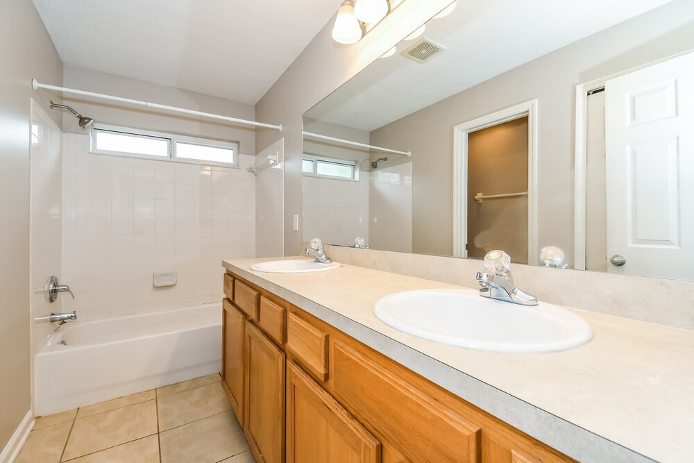 Building Photo - 2600 Creek Ridge Dr