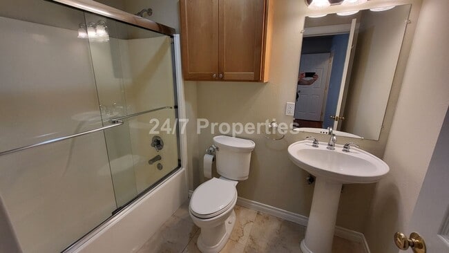 Building Photo - *OPEN HOUSE 6/29* Spacious 4 BD | 3 BA Hom...