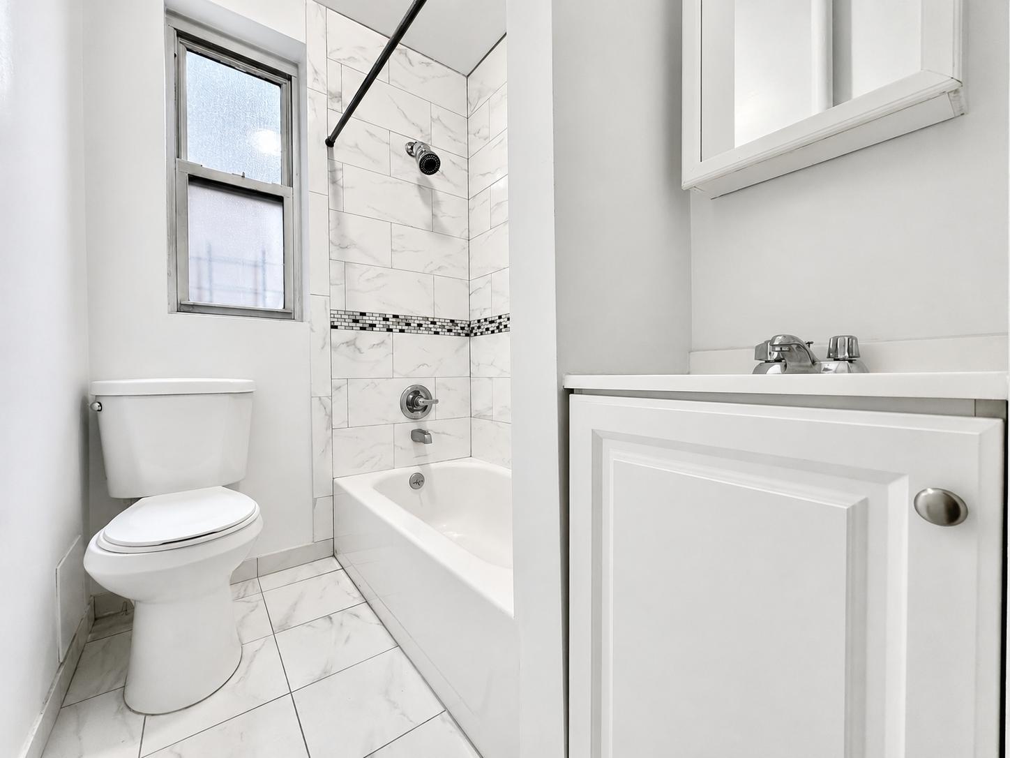 Building Photo - 401 E 68th St