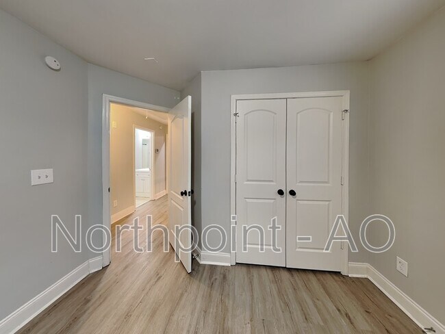 Building Photo - 1305 Sweetbriar Cir