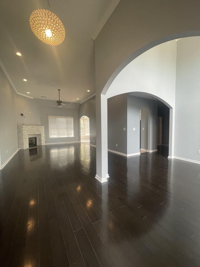 Building Photo - 237 Camden Lake Dr