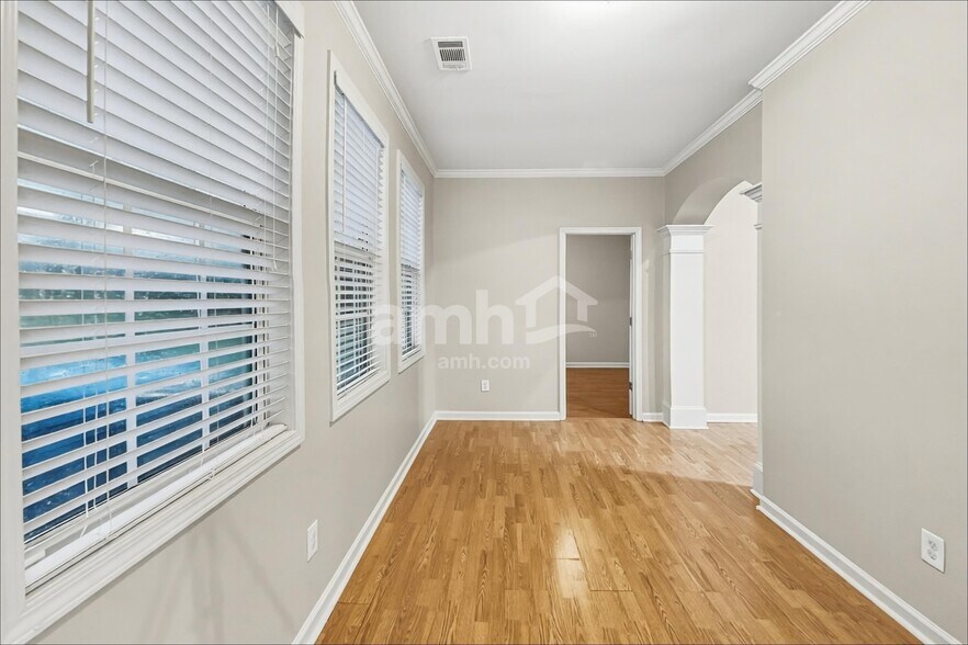 Building Photo - 960 Fountain Glen Dr
