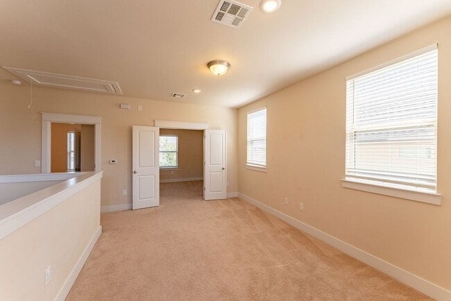 Building Photo - Beautiful 3 bedroom home in Gated community!