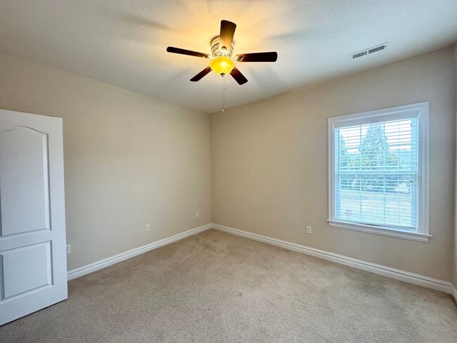 Building Photo - 125 Tulip Tree Dr