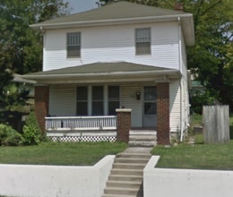 Building Photo - Charming 4 BD/2 BA home in quiet neighborh...