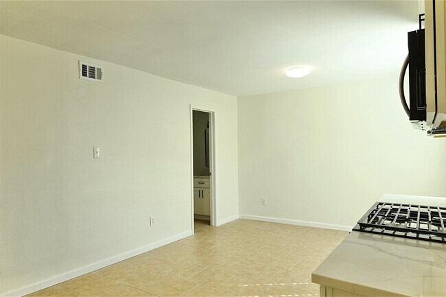 Building Photo - 7918 Prestwood Dr