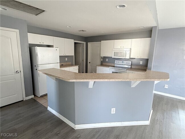 Building Photo - 3030 33rd St SW