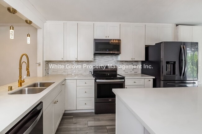 Building Photo - Updated 2 Bedroom Placentia Townhome