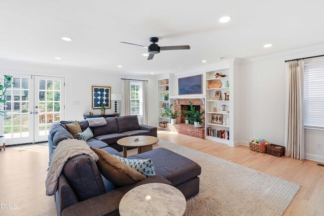 Building Photo - 322 E Millbrook Rd