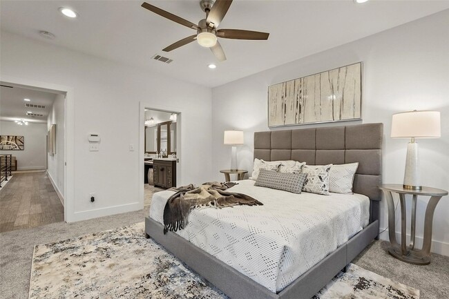 Building Photo - 933 W Eighth Street Unit