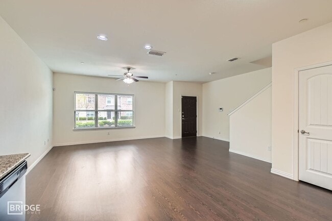 Building Photo - 1349 Lakecrest Ln