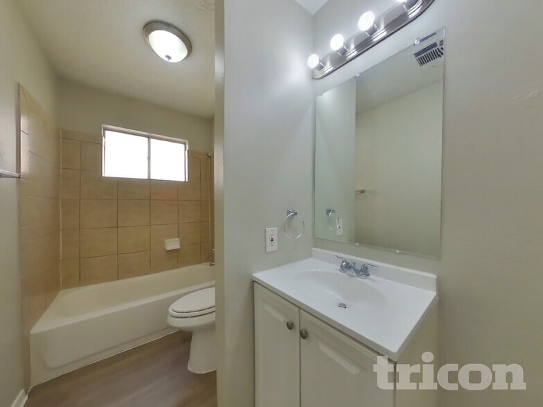 Building Photo - 4511 Burkegate Dr