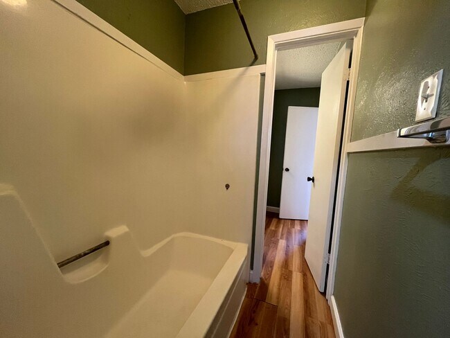 Building Photo - 2 Bedrooms in Great Dove Springs Location