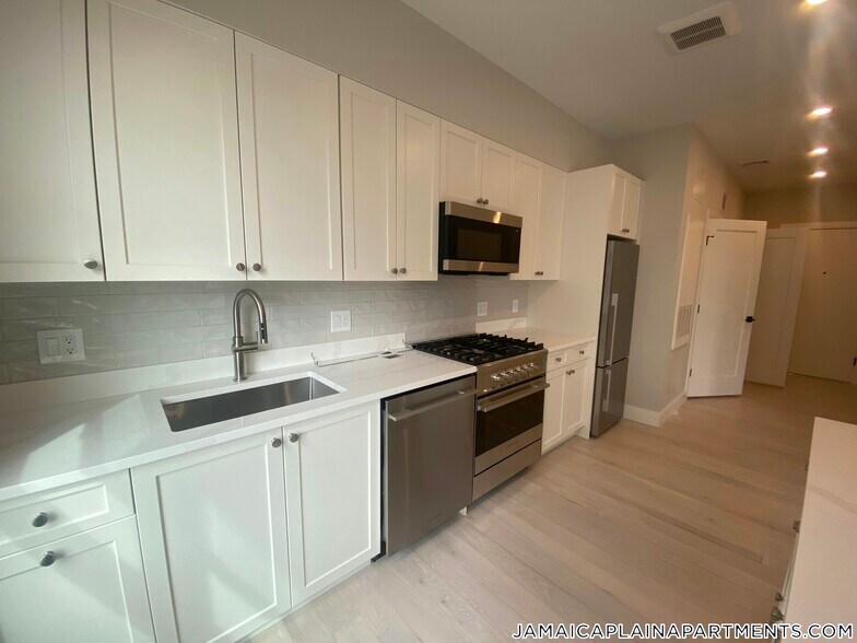 Building Photo - 197 Green St