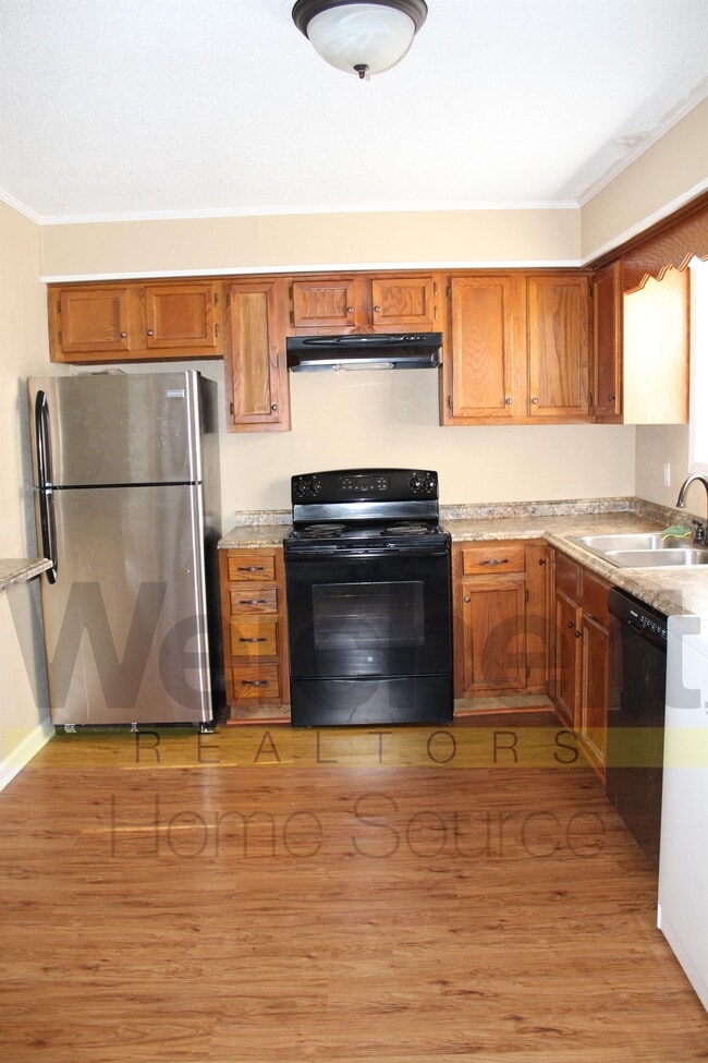 Building Photo - 604 N 13th St