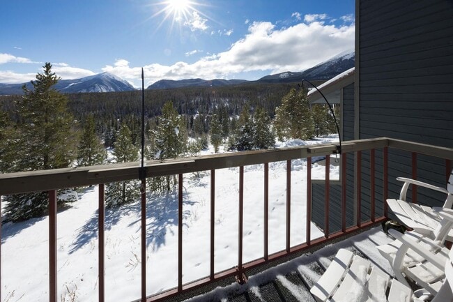 Building Photo - Available now!  Year lease!   Three Bedroo...