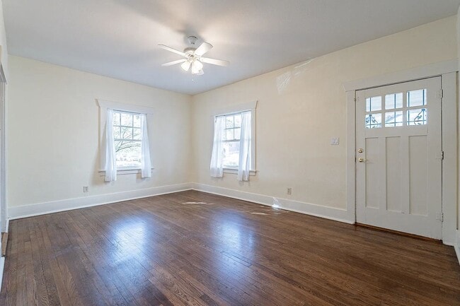 Building Photo - 3 Bed 2 bath home PERFECT for U of A Students, Faculty and Staff!