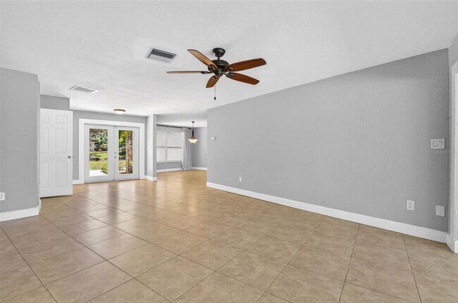 Building Photo - 2111 Paddock Cir