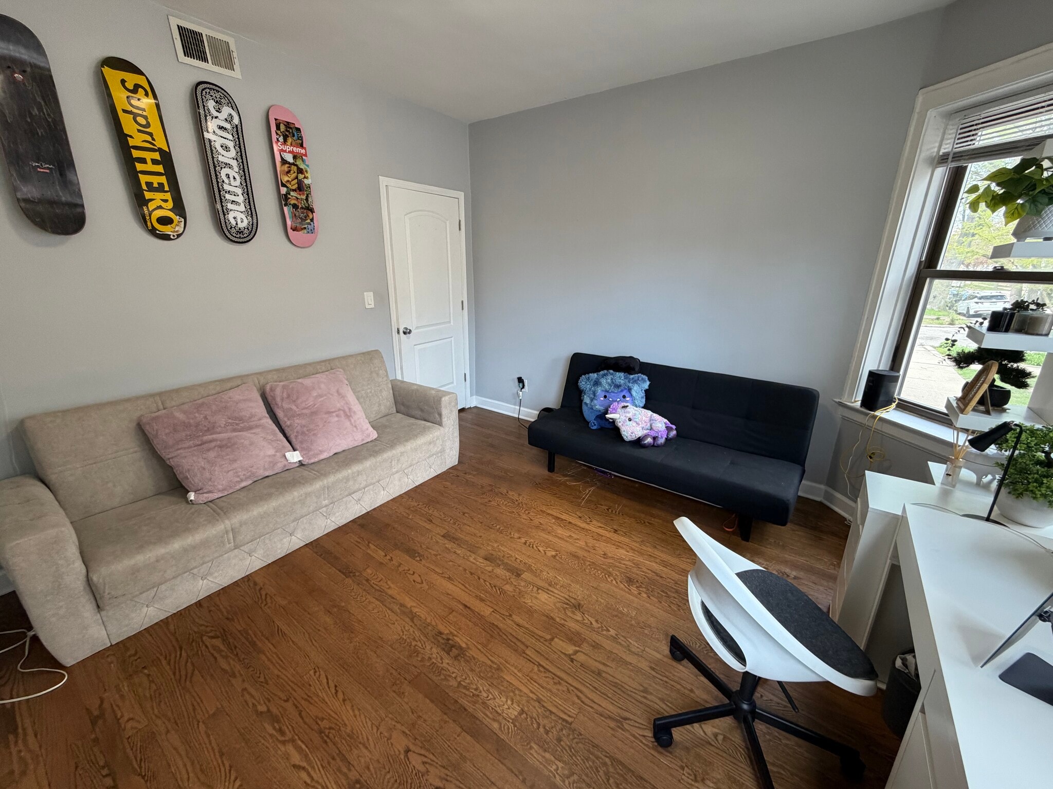 Building Photo - 3219 W Balmoral Ave