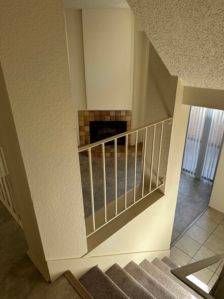 Building Photo - 2046 S Bon View Ave