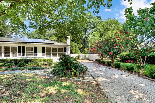 Building Photo - 1154 Winborn Dr