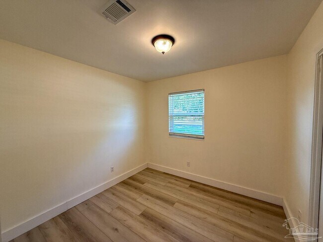 Building Photo - 1501 Croquet Dr