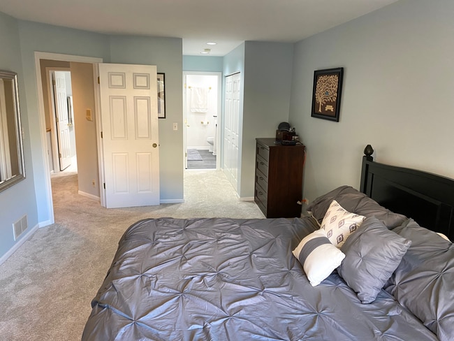 Master Bedroom - 2017 N Lincoln Ave