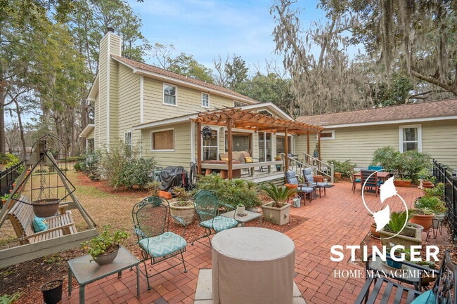 Building Photo - 1808 Lenora Dr