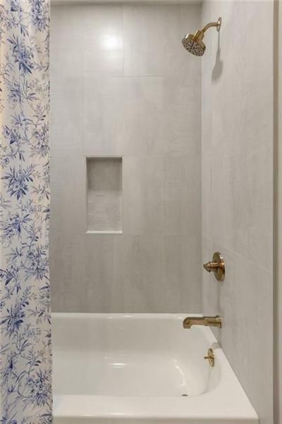 Building Photo - 722 Lakeview Ave NE