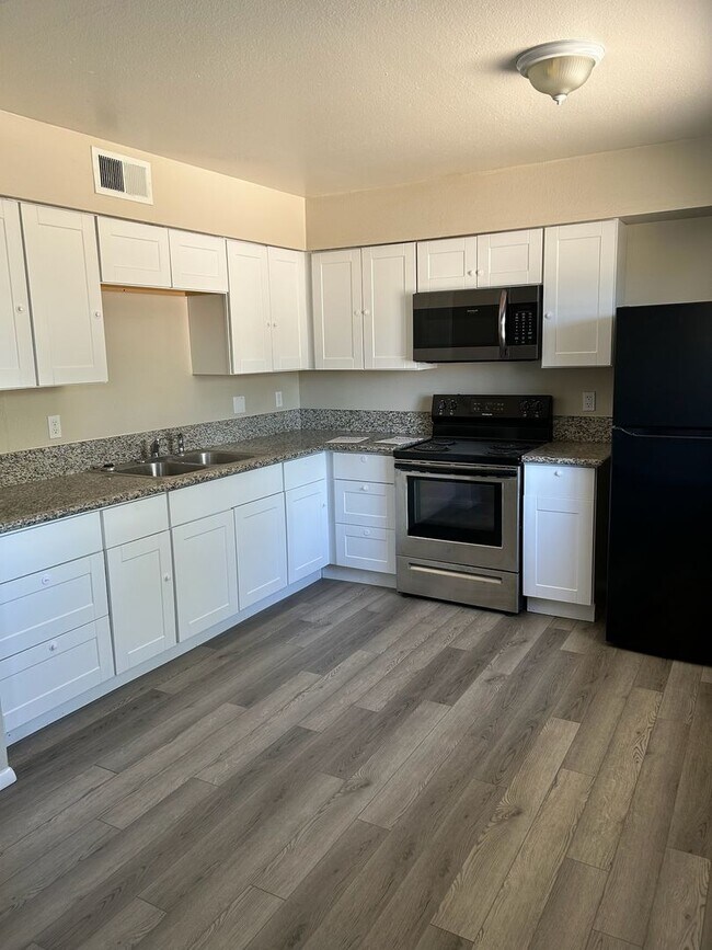 Building Photo - $1,450 For Lease Updated 2 bedrooms-1 Bathrooms in a Duplex With Attached Carport & Laundry Room ...