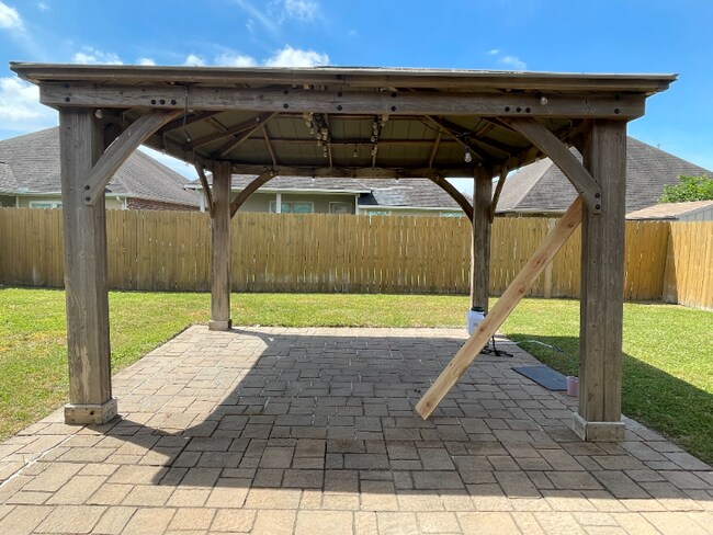 Building Photo - 214 Forest Grove Dr