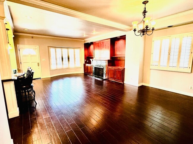 Building Photo - Two Bedroom Home for Rent on Naples Island