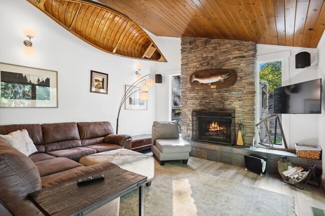 Building Photo - 2 bedroom, 1 bath house with Whitefish Lake Access