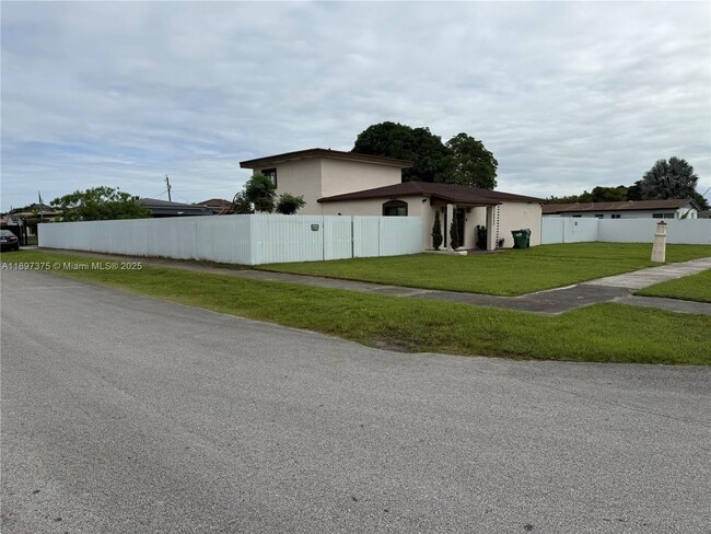 Building Photo - 10865 Gibson Dr