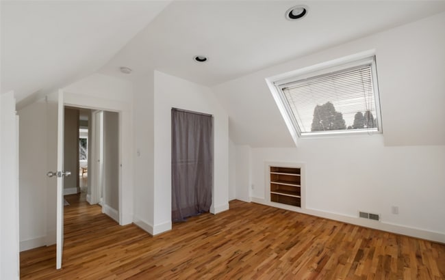Building Photo - Wallingford Home