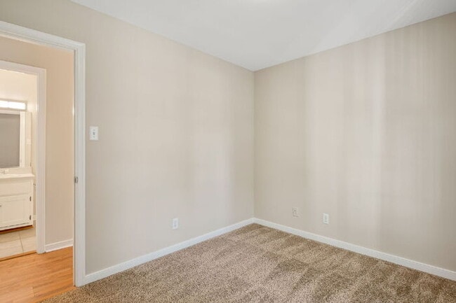 Building Photo - 3 Bedroom Ranch Home with Fenced Yard in Richmond – Available July 15th – $2,295/mo